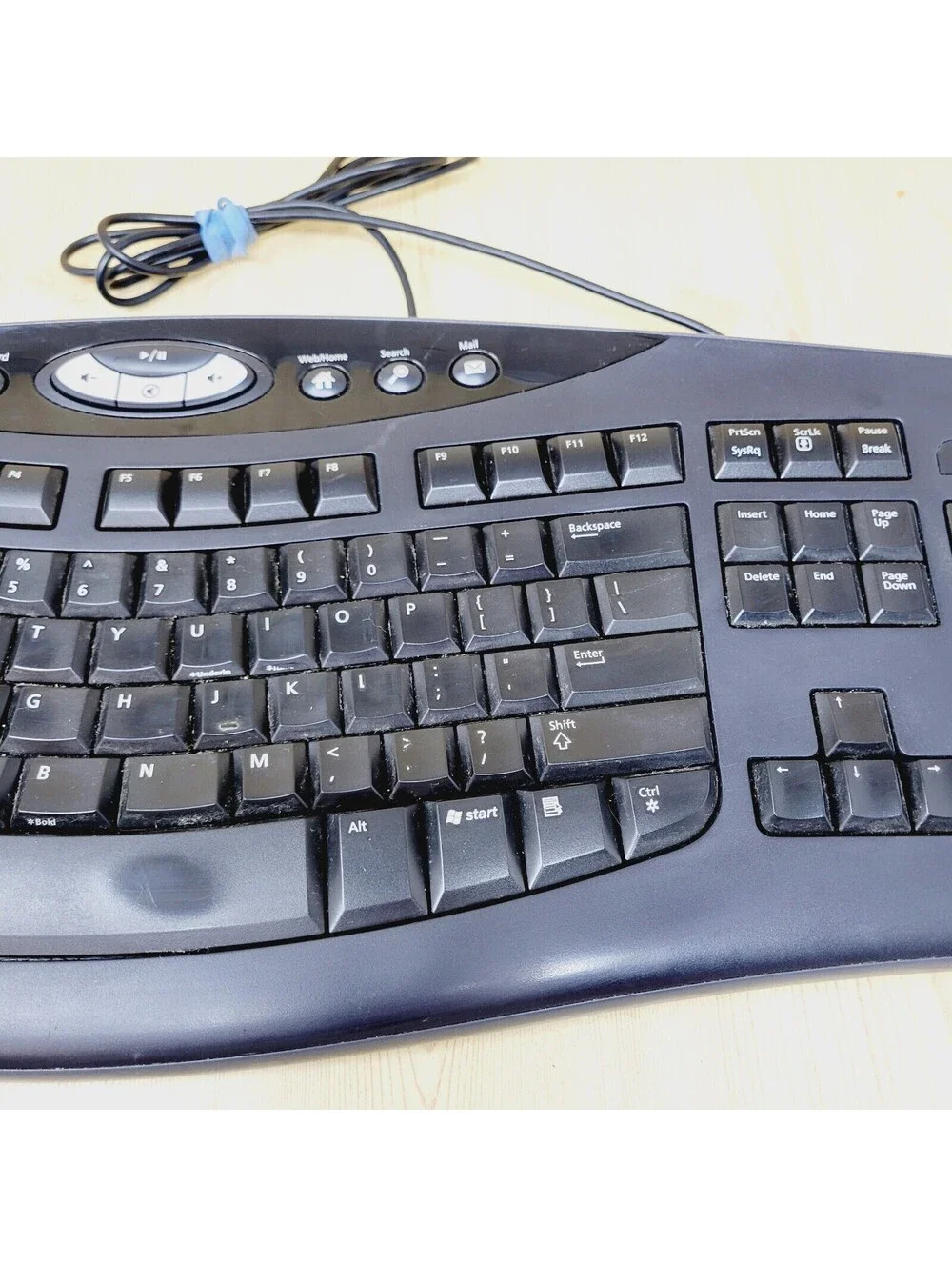 Microsoft Comfort Curve Ergonomic Keyboard 2000 v1.0 Wired USB